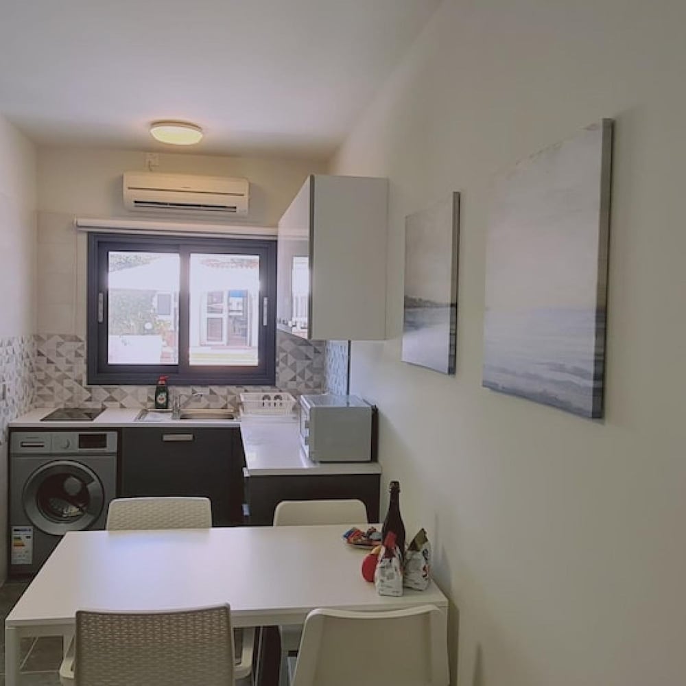14 AN 114 Nissi Twins Apartment