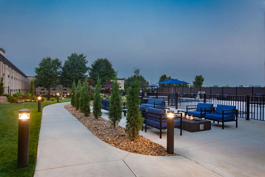La Quinta Inn & Suites by Wyndham Joplin - photo 38