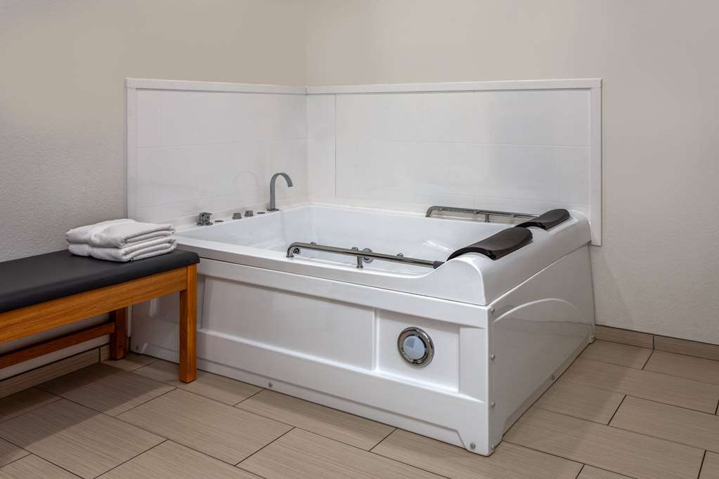 La Quinta Inn & Suites Coralville Iowa City - photo 27