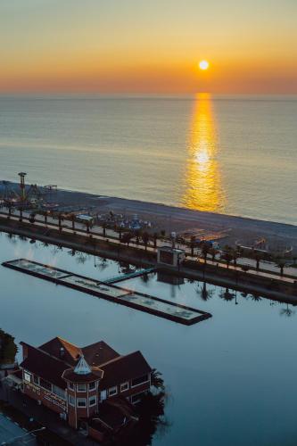 Viva beach Apartments in Alliance palace