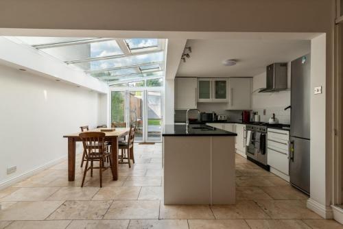 GuestReady A Bohemian Home in Bath — 4-Star Luxury Hotel in Bath, United Kingdom