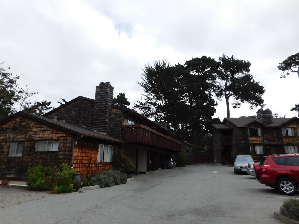 Pacific Gardens Inn - photo 40
