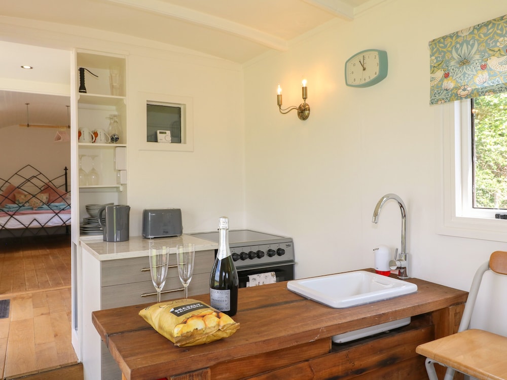 Shepherds Hut — Rugeley — photo 3