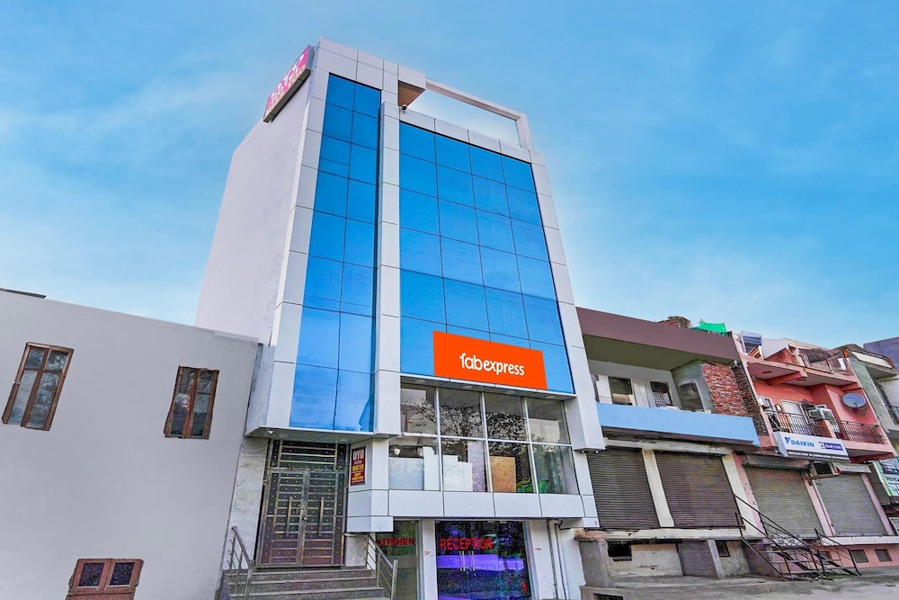FabExpress Miss Too - carbon neutral hotel in Noida