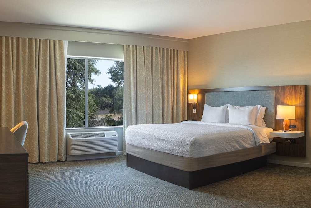 Hampton Inn & Suites Boerne - photo 10