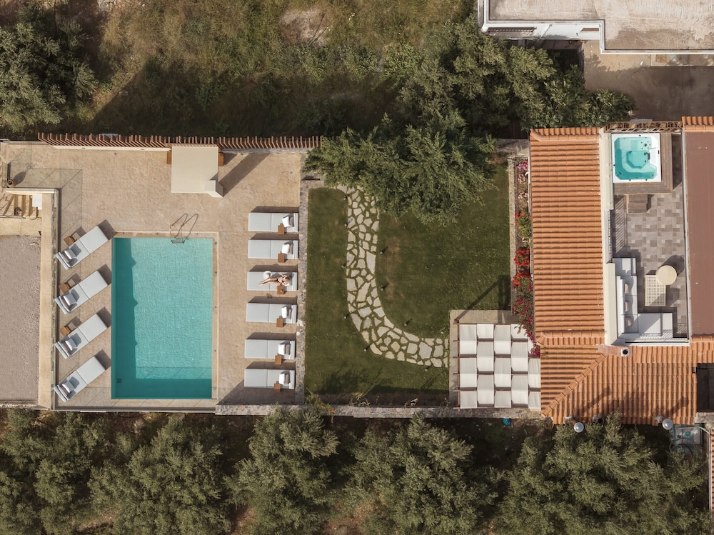 Ami Manoir Villa View Pool & Hot Tub — 4-Star Luxury Hotel in Panormos, Greece