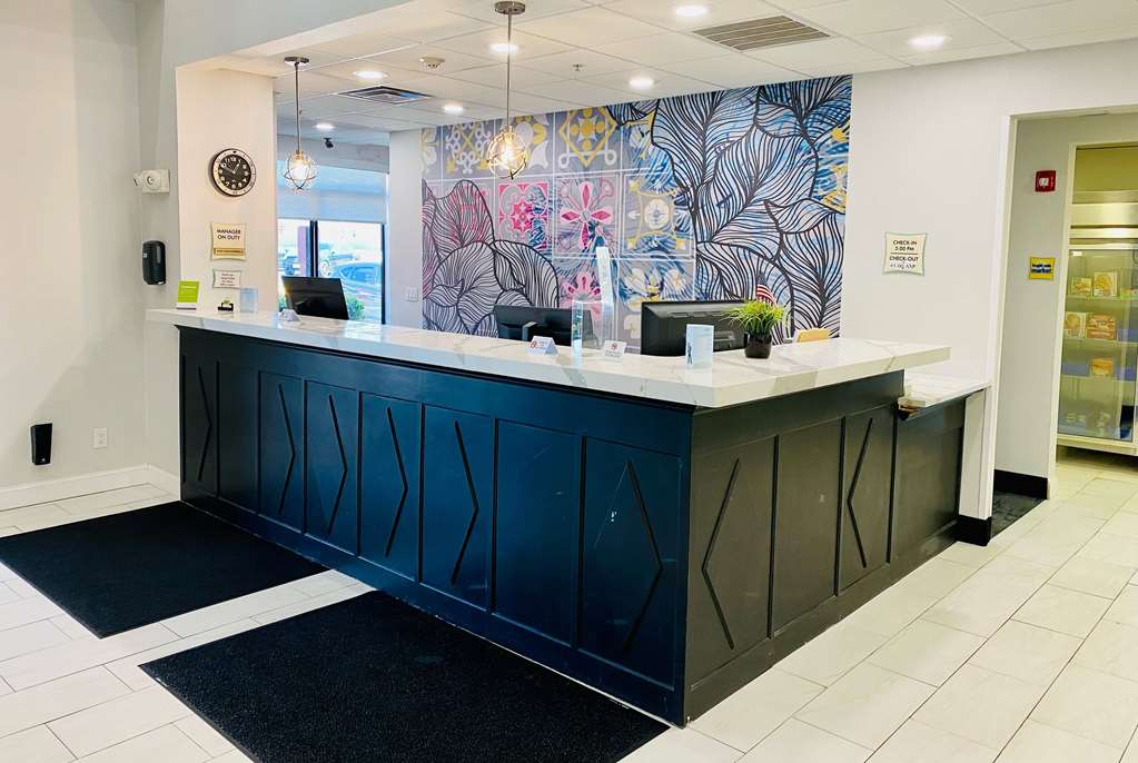 La Quinta Inn & Suites by Wyndham Mt. Laurel Philadelphia - photo 5