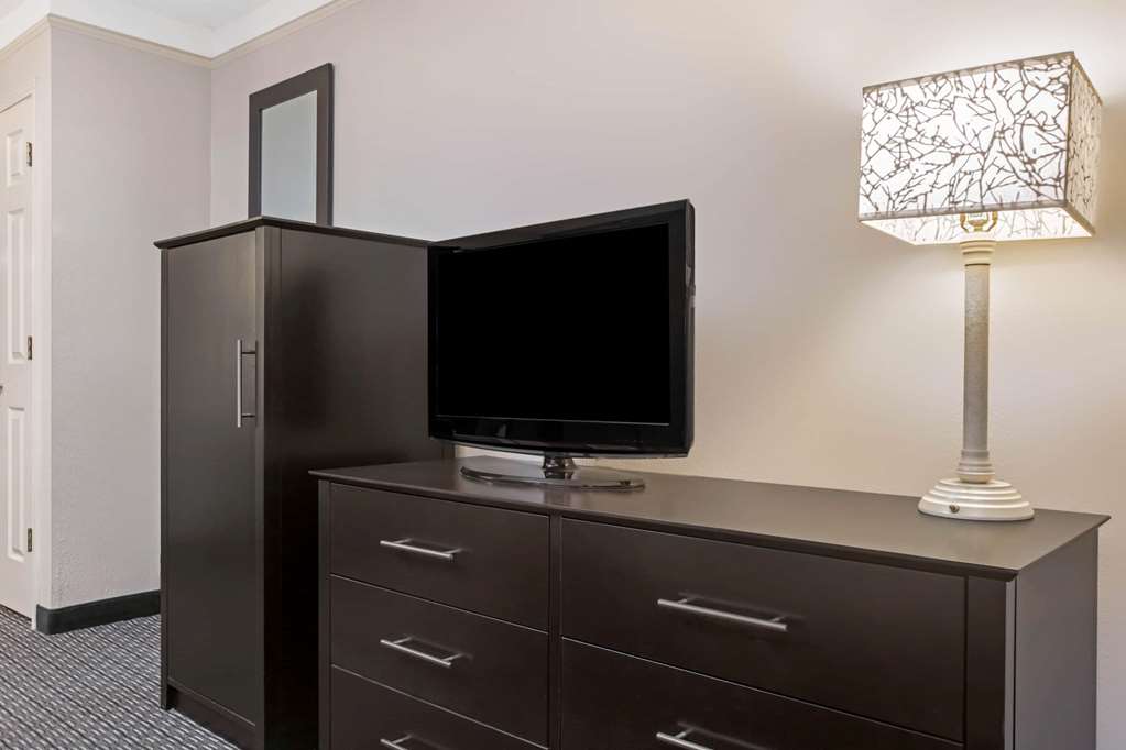 La Quinta Inn by Wyndham Fresno Yosemite - photo 54