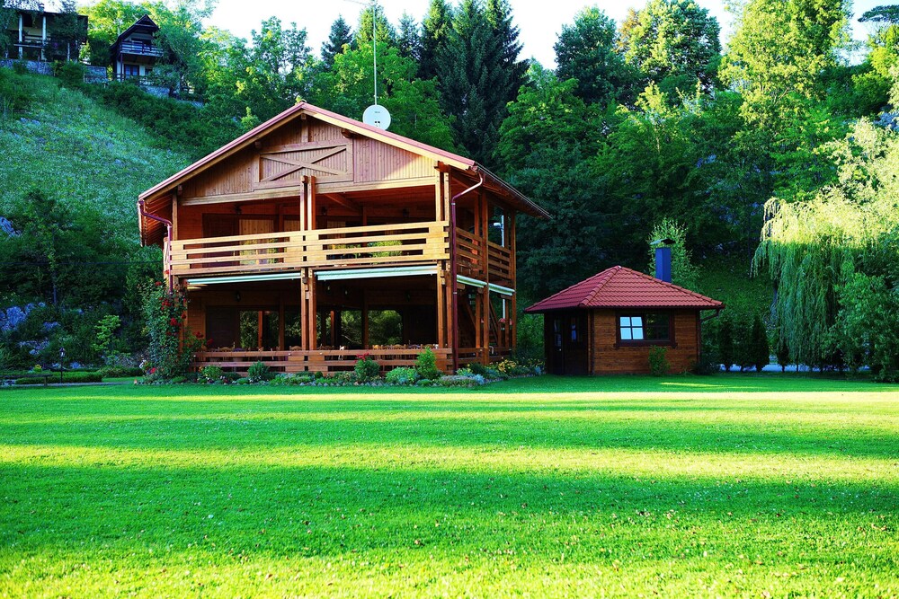 Apartment Mrežnička kuća — 4-Star Luxury Hotel in Duga Resa, Croatia