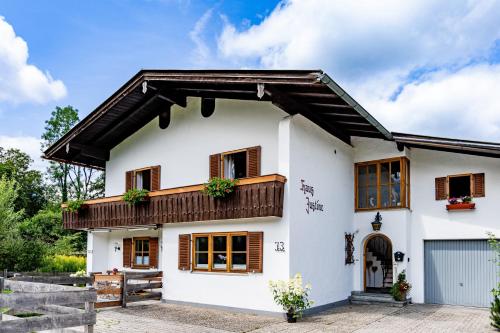 Ferienwohnung Justine — 4-Star Luxury Hotel in Koenigsee, Germany