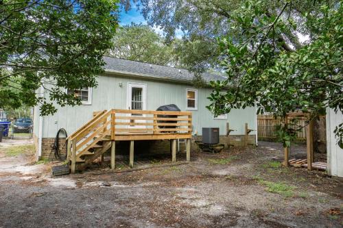 Beach Happy by Oak Island Accommodations - photo 8