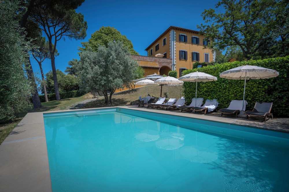 Villa Recanati Val D' Orcia Private Pool Jacuzzi Wifi — 4-Star Luxury Hotel in Chiusi, Italy