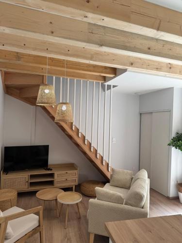 Gîte plein de charme avec ses poutres apparentes ses pierres et son jacuzzi extérieur — hotel in Caux