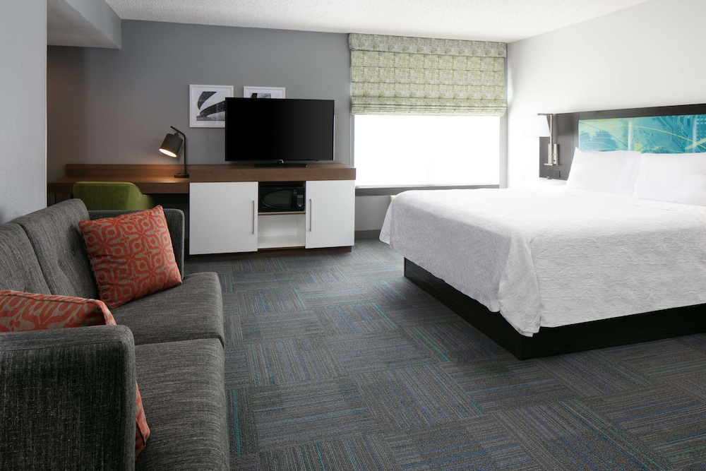 Hampton Inn Iowa City Coralville - photo 9