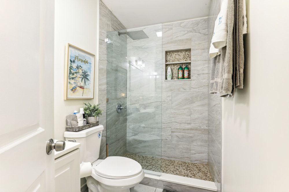 Jensen Beach Home quarter Mi to Beach Access - photo 4