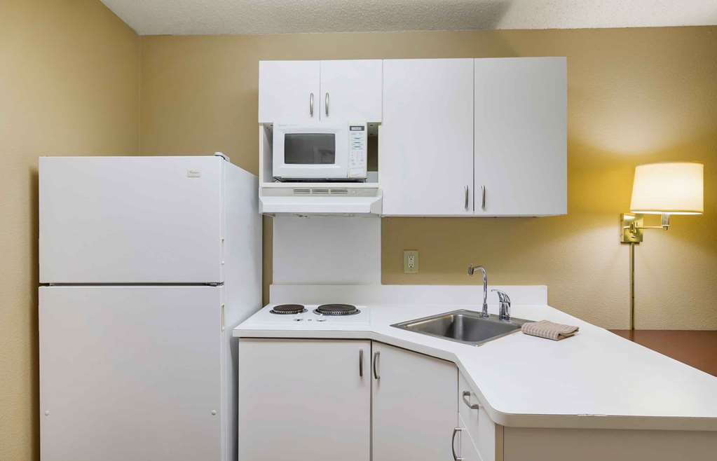 Extended Stay America Suites Kansas City Overland Park Quivi - photo 12