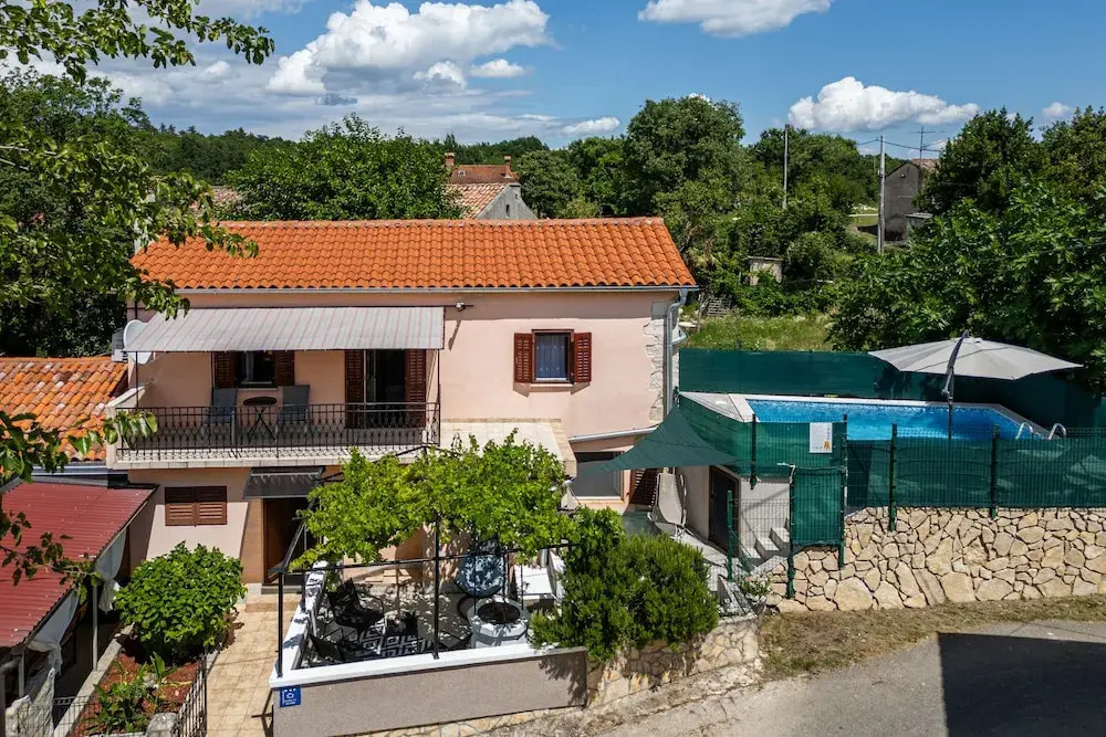 House Papinka With Private Pool & Garden — 4-Star Luxury Hotel in Sveta Nedjelja, Croatia