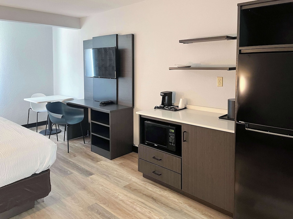 Studio 6 Elkhart IN Kitchenette Rooms - photo 10