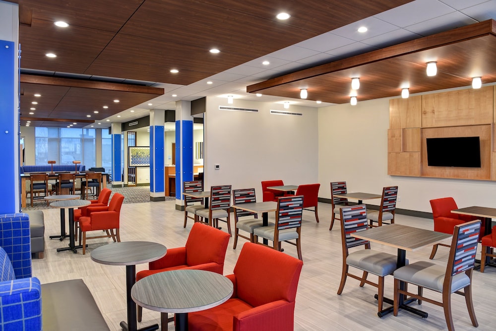 Holiday Inn Express & Suites Ottawa by IHG - photo 43