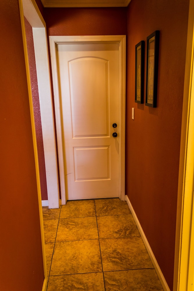 Charm Motel & Suites - photo 10