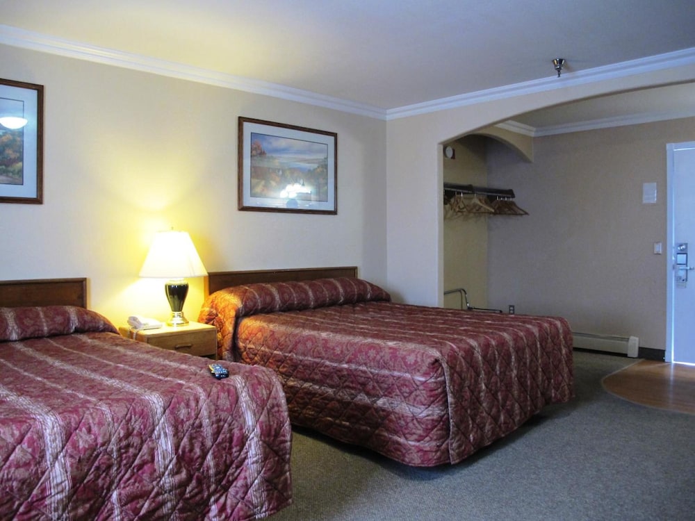 Merrill Field Inn - photo 13