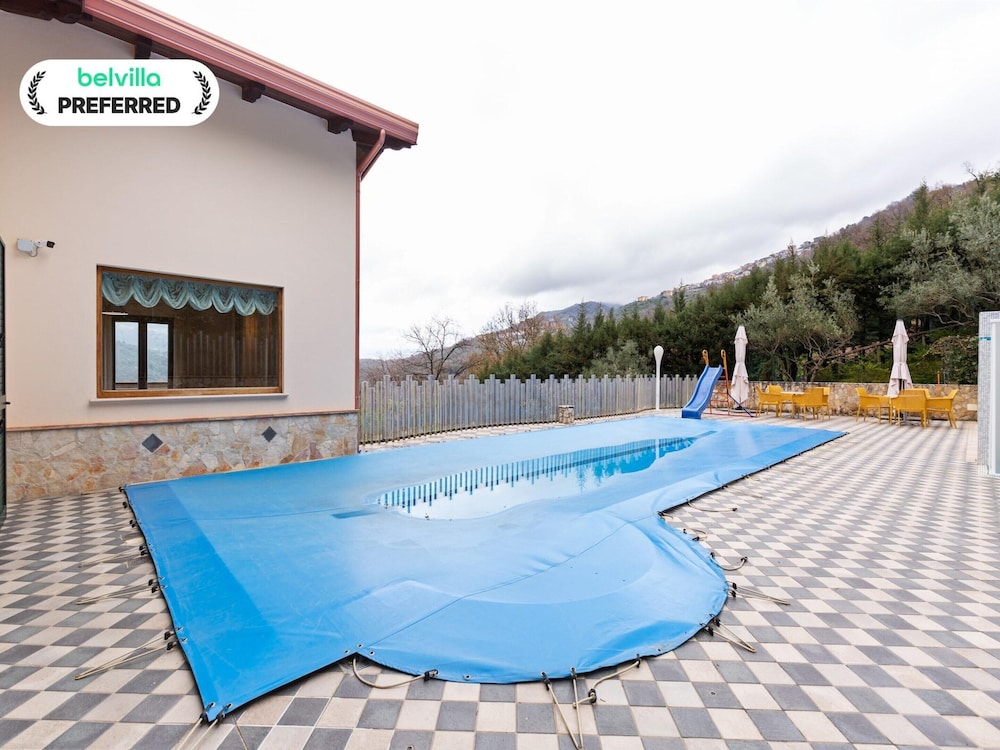 Valley View Villa in San Mango D'aquino with Hot Tub — 4-Star Luxury Hotel in San Mango D'aquino, Italy