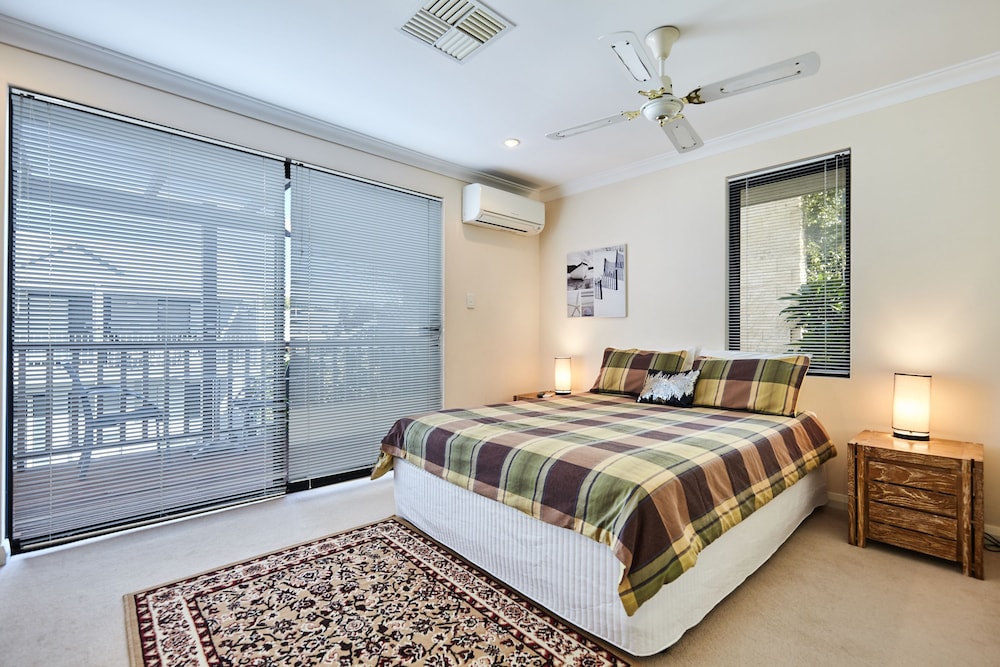 Fremantle Townhouse Unit 4 — 4-Star Luxury Hotel in Fremantle, Australia