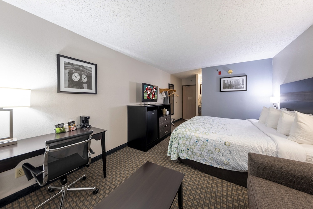 HomeTown Inn by Red Roof East Syracuse - photo 14