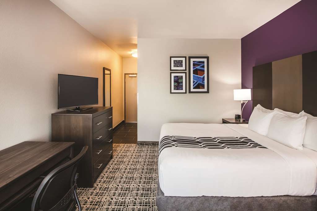 La Quinta Inn & Suites by Wyndham Lubbock South - photo 17