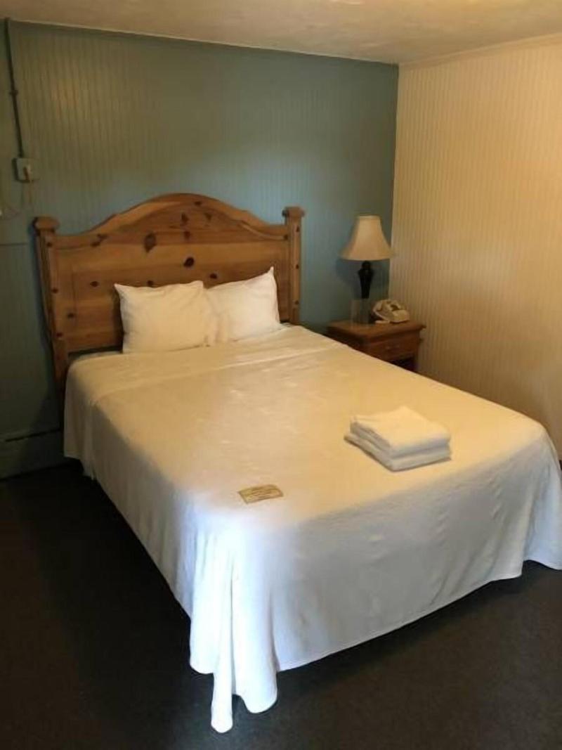 The Walpole Motel - photo 4