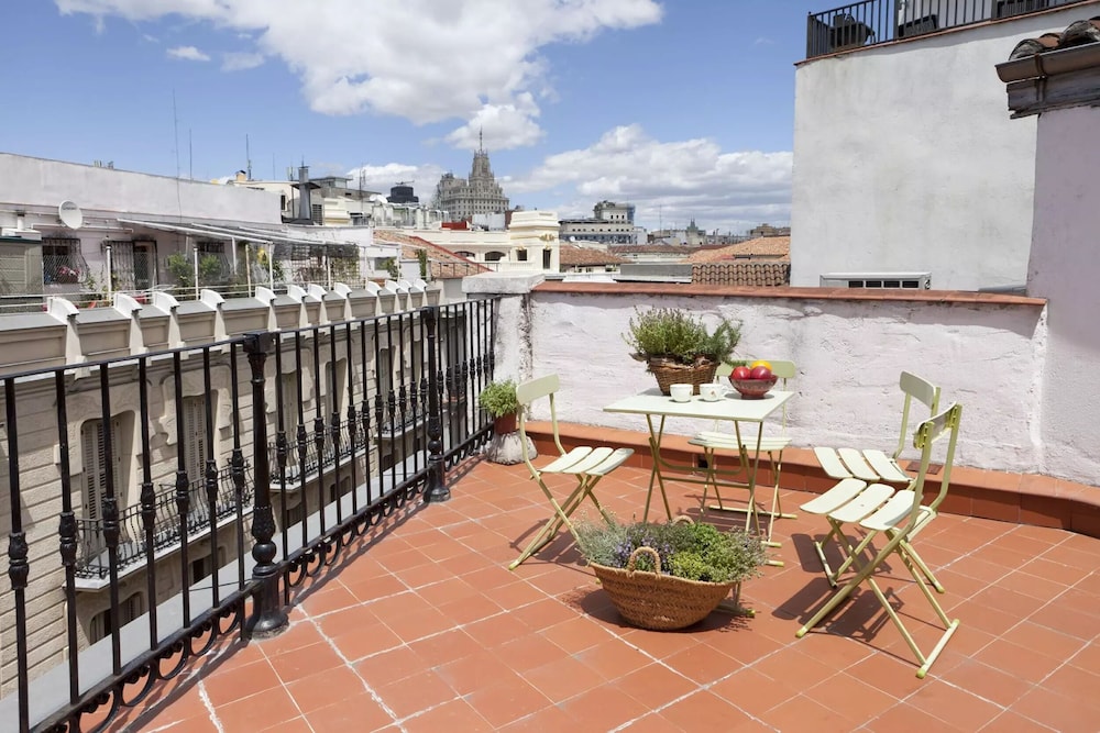 Apartamentos Mayor Centro — 4-Star Luxury Hotel in Madrid, Spain