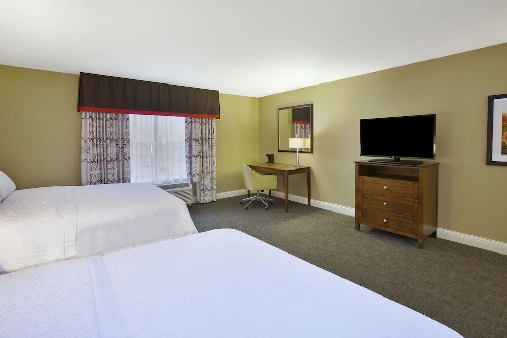 Hampton Inn & Suites Wichita Northeast - photo 4