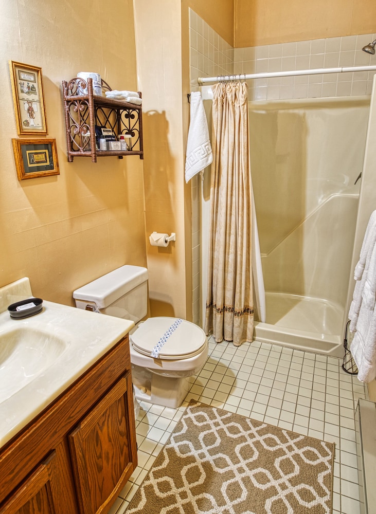 Rockwell Falls Inn and Wine Bar - photo 55
