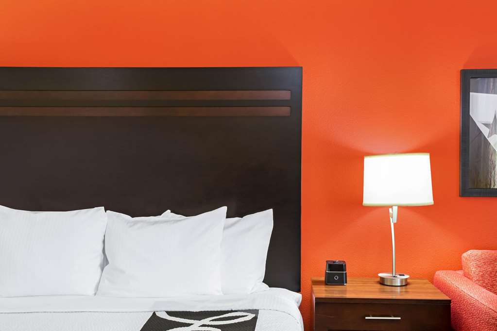 La Quinta Inn & Suites by Wyndham Pecos - photo 19