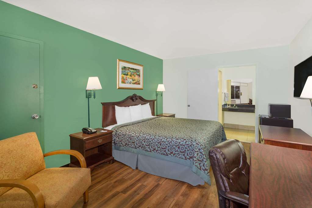 Travelodge by Wyndham Fort Myers North - photo 11