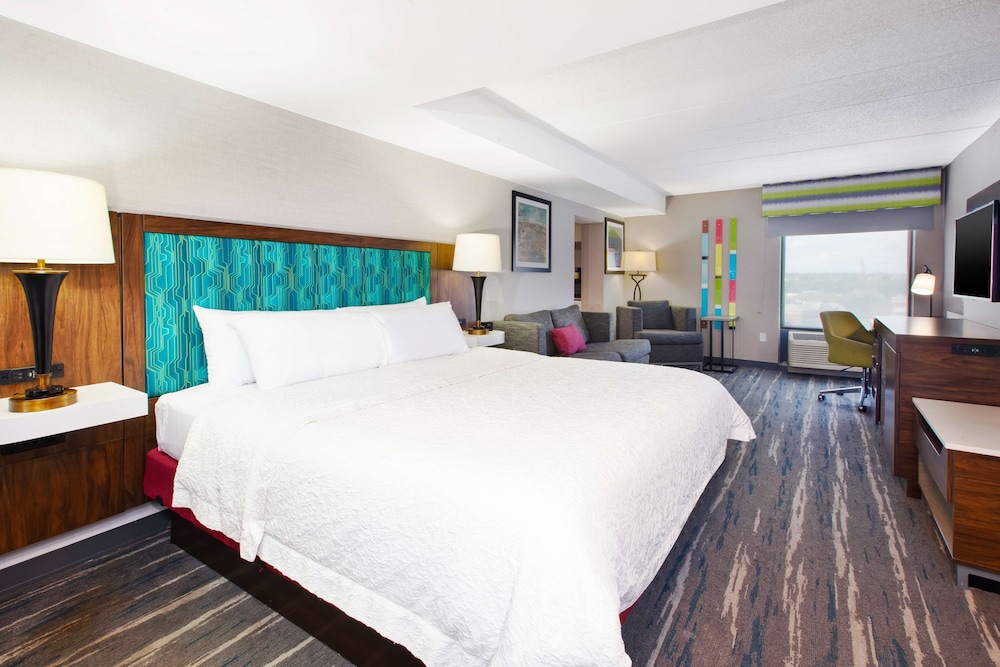 Hampton Inn College Park - photo 22