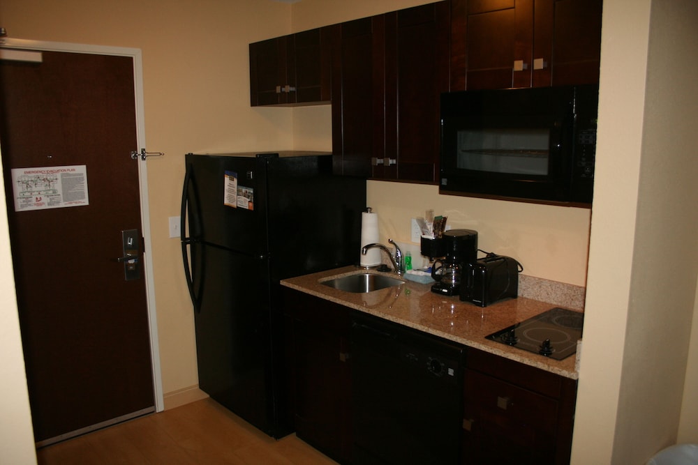 MainStay Suites Jacksonville near Camp Lejeune - photo 23