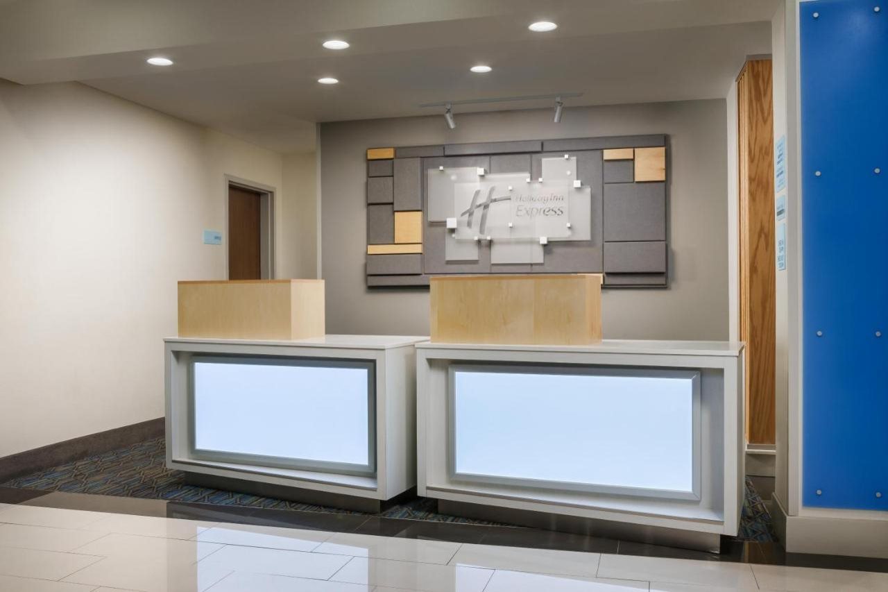 Holiday Inn Express & Suites Oakhurst Yosemite Park Area - featured photo