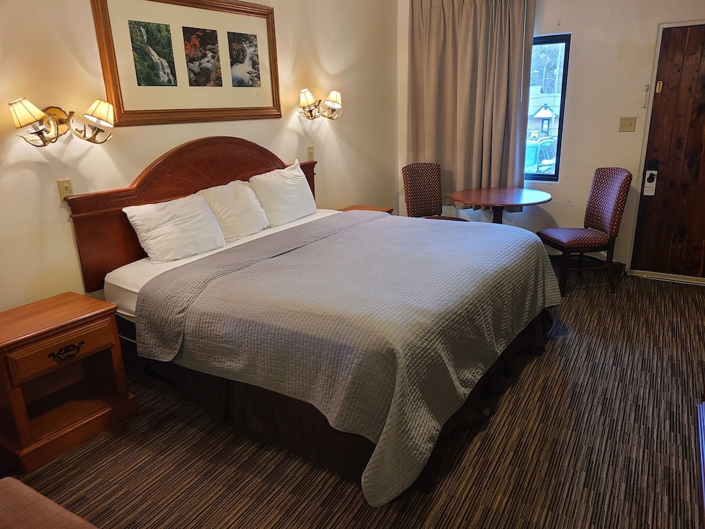The Mountaineer Inn - photo 7