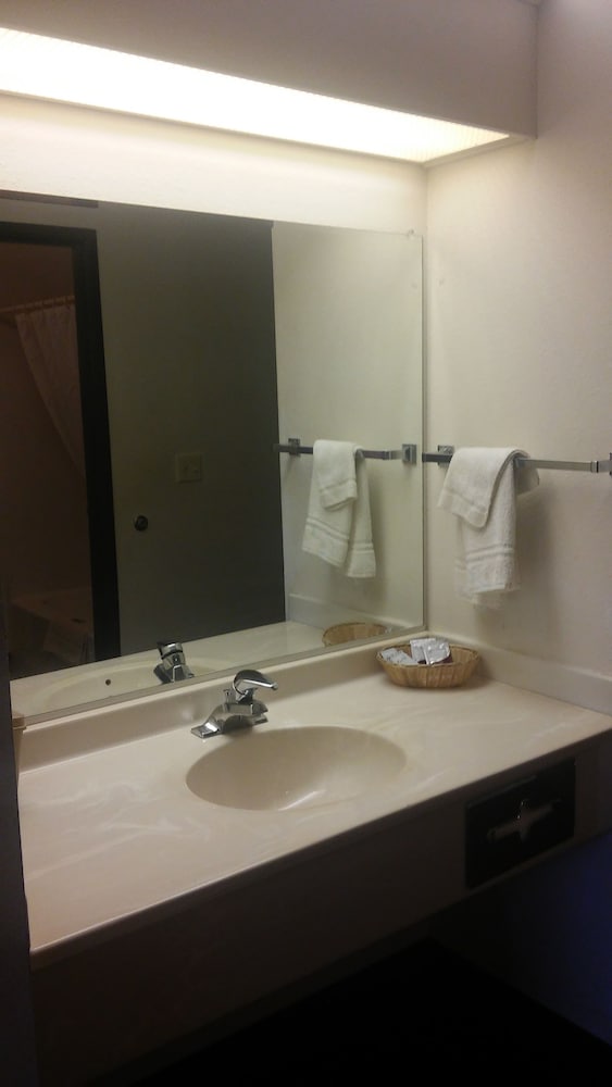 Bilmar Inn & Suites Dell Rapids Near Sioux Falls - photo 86
