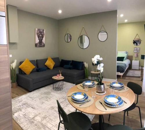 Lechappee Belle Metro 9 Wifi Clim Netflix in Montreuil, France