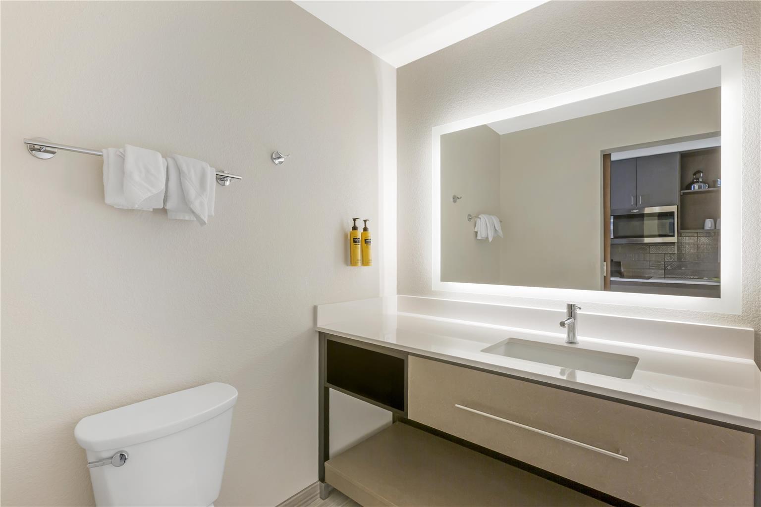 Super 8 by Wyndham Greensboro Coliseum Conv. - photo 41