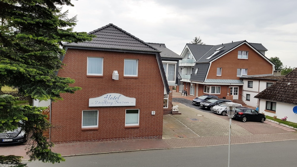 Hotel Dorfkrug Büsum — hotel in Busum