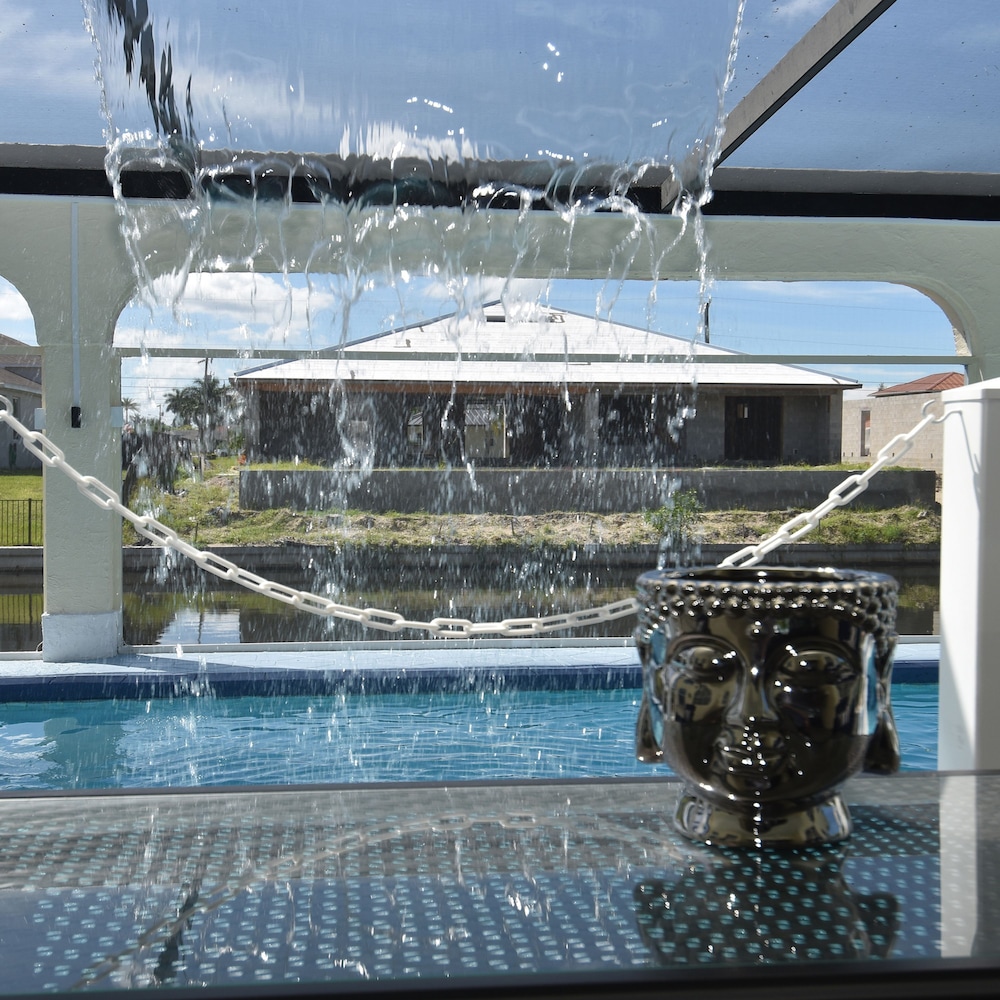 Golden Globe luxury on the canal with poolspa - photo 37
