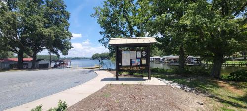 Gateway To Lake Tillery Retreat — Norwood