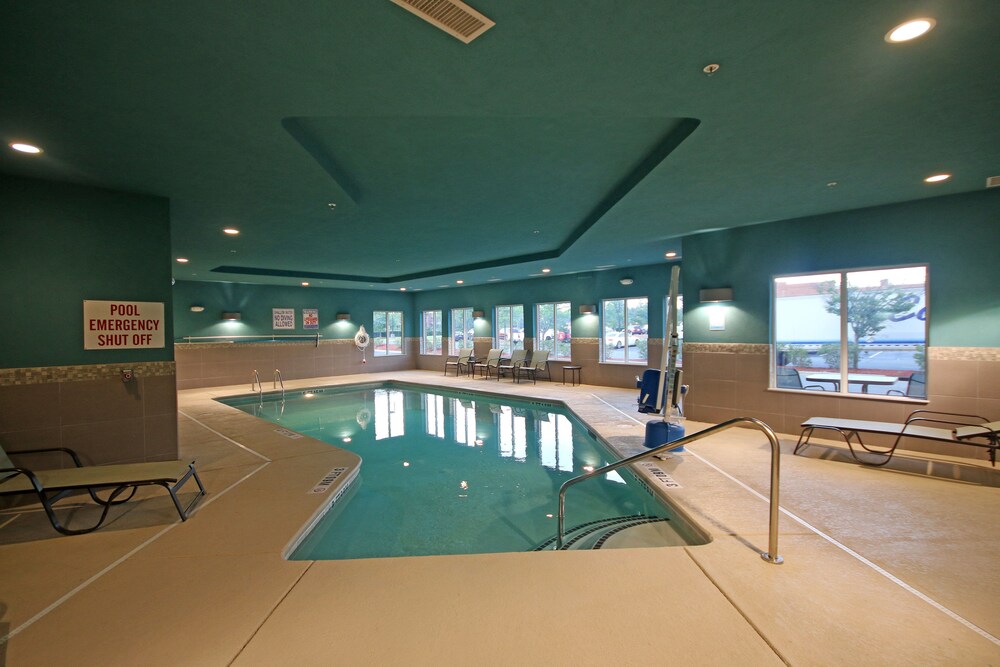 Holiday Inn Express & Suites Charlotte North by IHG - photo 11
