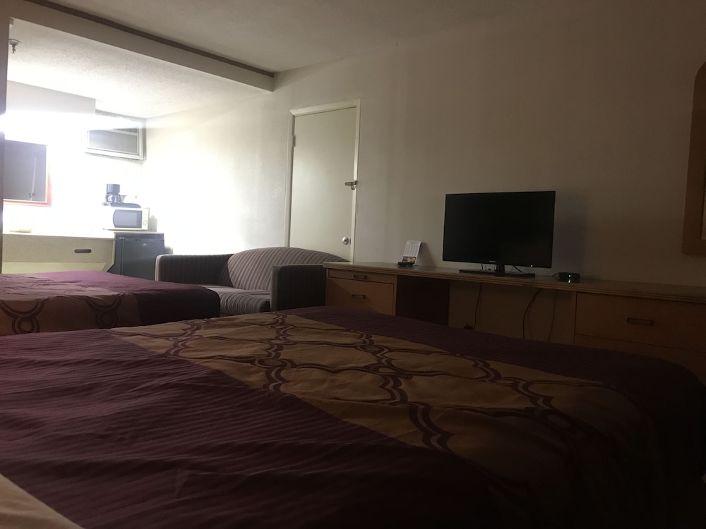 Bear Mount Inn & Suites - photo 20