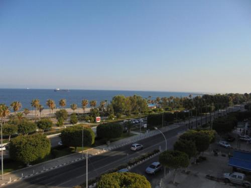 Kermia Court Beach front modern 2 bedroom sleeps 6