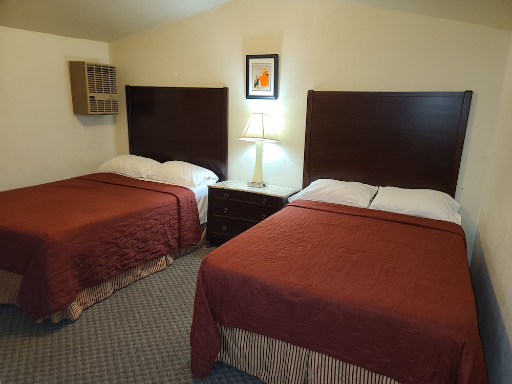 Bigfoot Motel - photo 12