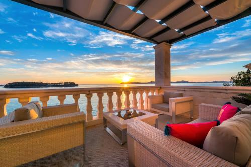 Dazzling Lozica Villa 5 Bedrooms Villa Pasija Steam Room — 4-Star Luxury Hotel in Dubrovnik, Croatia
